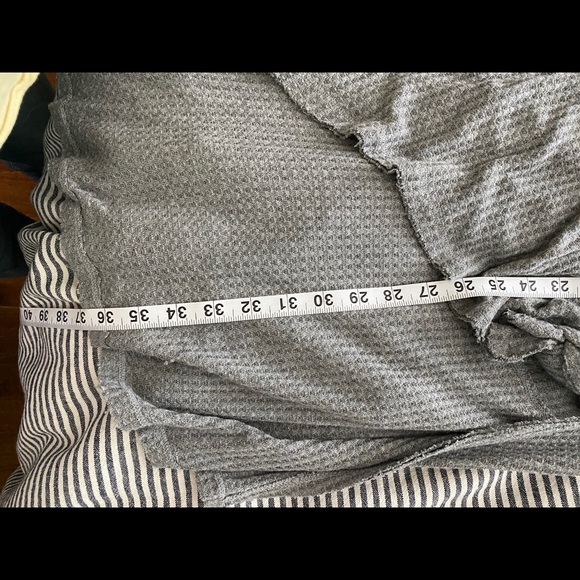 FUN & FLATTERING FREE PEOPLE top! Like NEW💃 - Picture 7 of 8